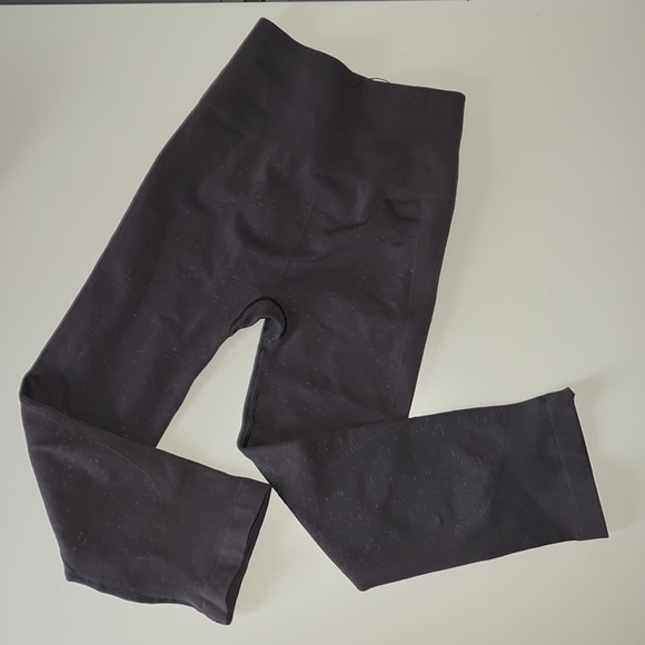 Lululemon Free To Flow Crop Magnum / White size 2 with a 17” inseam - Picture 12 of 12